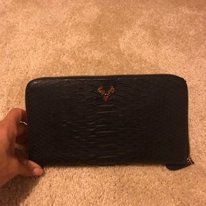 Taxidermy Wallet - Black python zip wallet